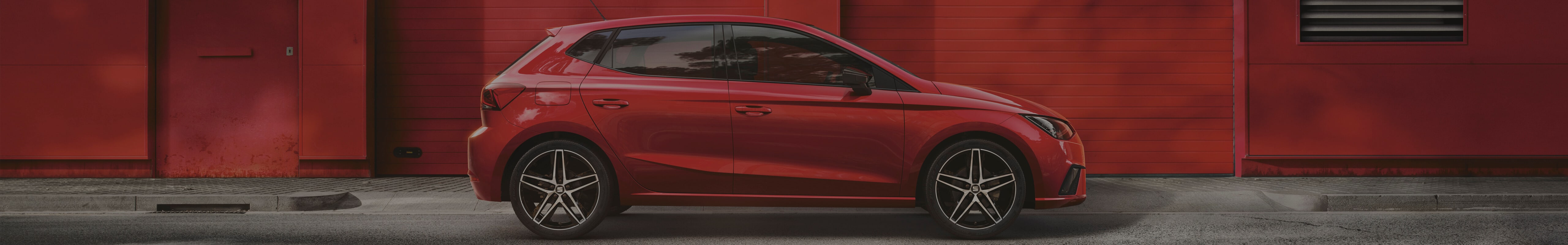 SEAT Ibiza vermelho lateral